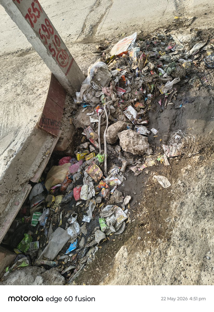 rahulsharma0331's tweet photo. @Sunil__Ind @MCD_Delhi Iska matlab koi solution nahi hoga. Adhikari laparwah hain aur janta pareshan hai. Kripya turant dhyan diyaa jaye @MCD_Delhi  @CMODelhi @LtGovDelhi @praveshwahi @dcmcd https://t.co/HfpmD5OpeE