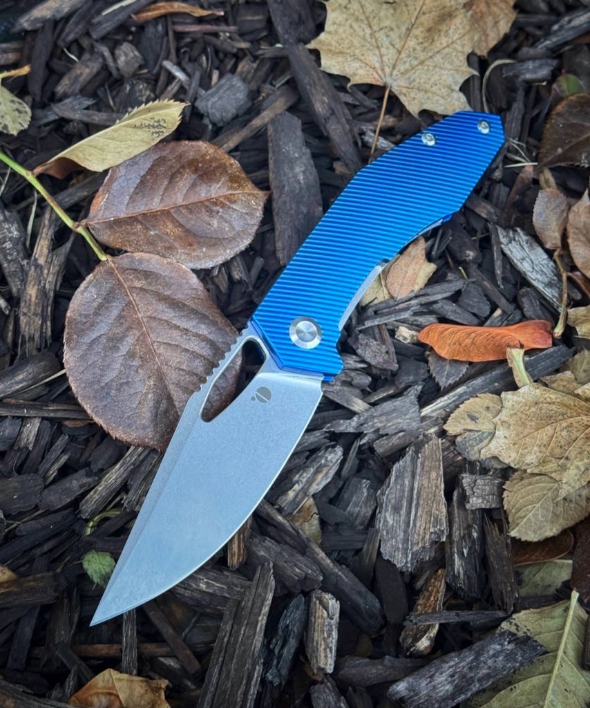 EduNainM's tweet photo. 🚨GIVEAWAY🚨

If this post passes 800 entries, I’ll give away an @orbitalknivesco Large Callisto in Blue Aluminum and 20CV steel ($159 value). 

LIKE AND REPOST TO ENTER‼️

Please vouch if you’ve won a knife from me so people know I’m legit! 💯 

Feel free to check out other knives here: https://t.co/QMTdrDshS7

PS: With this giveaway I have given over $1,500 worth of knives here on X and I’ll keep going 🔥🔪