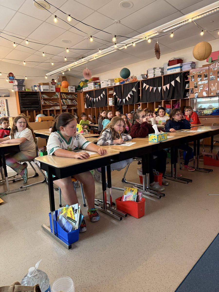 dseenarinewilso's tweet photo. AP Environmental and AP Chem students teaching at the Elementary Schools this week. @MJKingMEd @GenevaSchools1 https://t.co/KvFAUDTjzt
