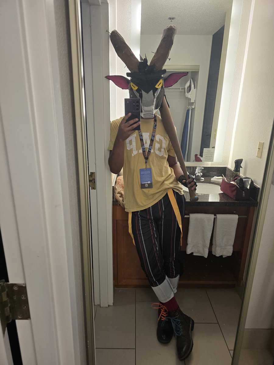 MorningTurtles's tweet photo. Fuck my fat chud life. Crunched the hell out of this cosplay, and hella underperformed in bracket as a result only to forget the jacket at home.
But for a first time going to a con and first time doing a cosplay, I'm pretty proud of the result minus the jacket thing https://t.co/USOpcluZS7