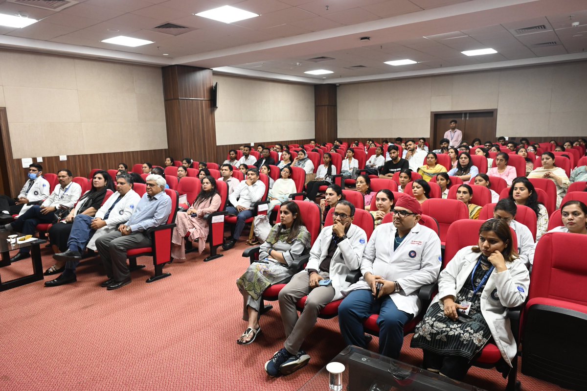 HBCHRC_Punjab's tweet photo. reducing barriers to treatment, and ensuring better compliance and outcomes.
Addressing the gathering, Dr. RA Badwe, former Director, @TataMemorialCtr, emphasized the emotional and logistical challenges faced by patients and said, "A patient entering a cancer hospital steps into https://t.co/7PFDRuoyKp