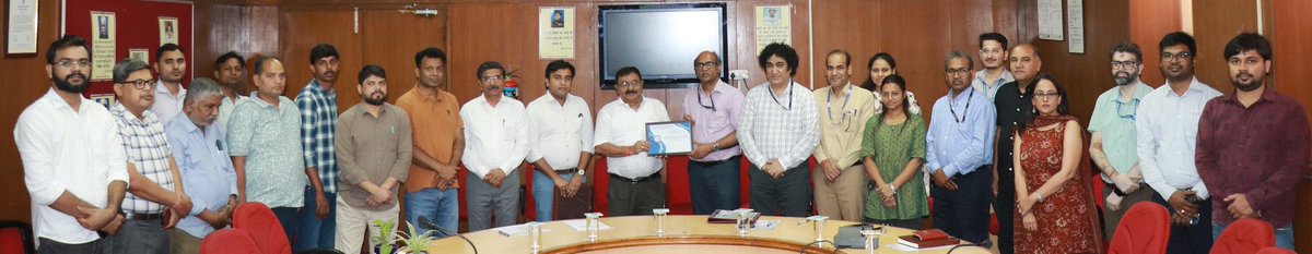 CSIRCRRI's tweet photo. @CSIRCRRI signed the Technology Transfer Agreement for “TwoPack-PatchFILL:Two Pack On-site Pothole Filling Mix” with M/s Cat’s Whiskers Pvt Limited, West Bengal (22.5.2026)
This innovative, durable technology is ready to hit the roads &amp; revolutionize infrastructure maintenance https://t.co/CUF04OJUxI