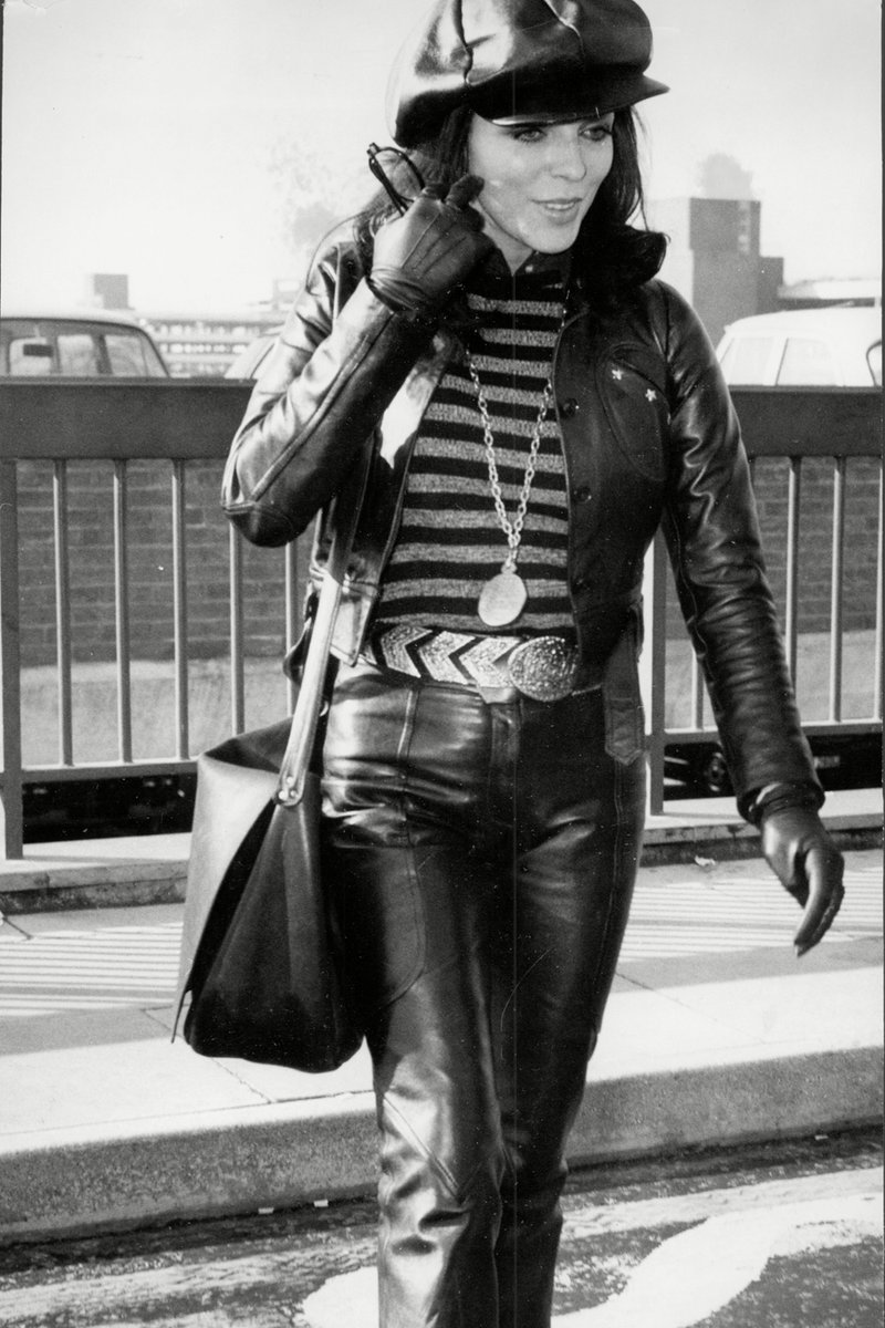 georgibesti's tweet photo. Happy Bday Joan Collins... https://t.co/npwOqR2vW0