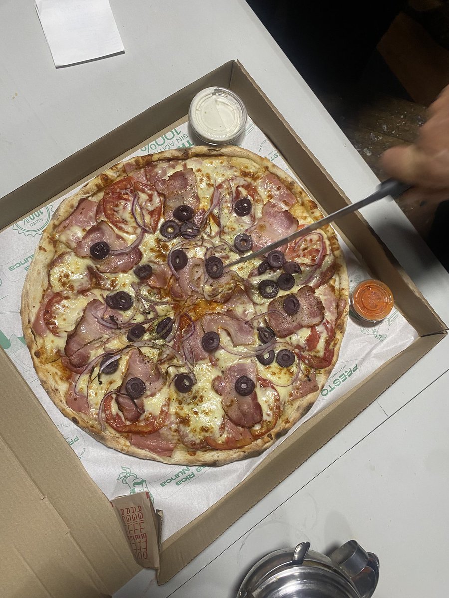 tyffanyzg's tweet photo. Once photo of the pizza day 

@Pizza_DAO https://t.co/52nJLbd6Yv