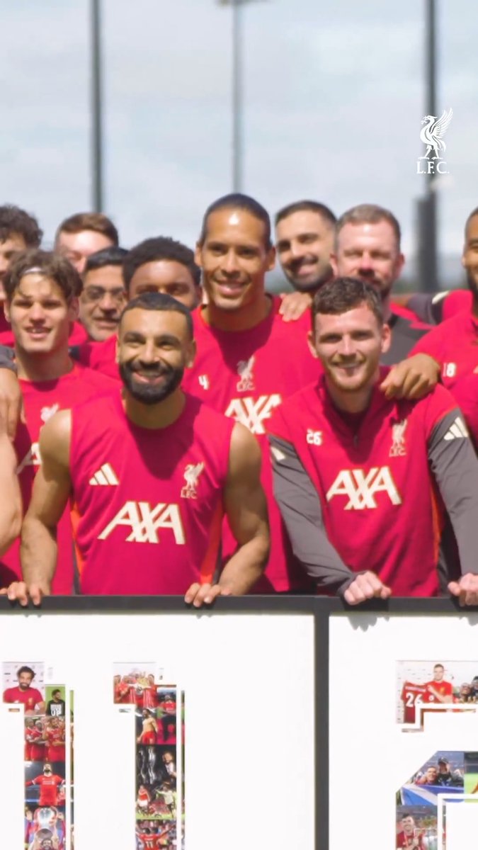 سلوت لـ محمد صلاح و روبرتسون: "أردنا أن نقدم لكما هدية تقديراً لثماني أو تسع سنوات قدمتما خلالها روحكما وقلبكما لهذا النادي، أشكركما نيابة عن جميع أفراد الجهاز الفني، لأننا عملنا بجهد كبير لنضعكما في أفضل الظروف من أجل التألق" 