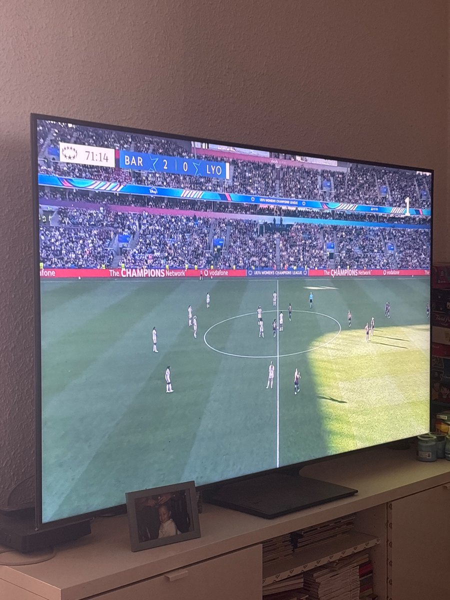 justtmatyy23's tweet photo. que bonito es ver jugar al barça femenino, especialmente en champions. 2-0 la final vamooo❤️ https://t.co/4bx1J8JosD