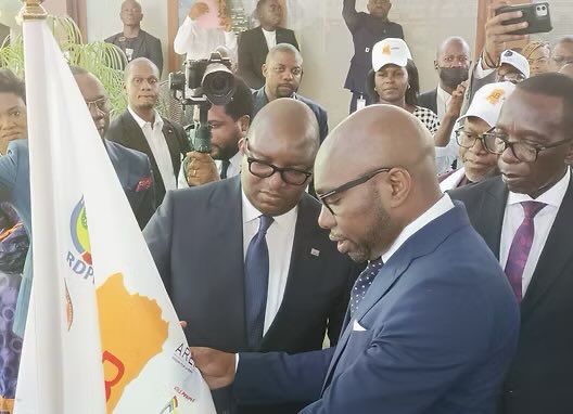 Igor_Bawart's tweet photo. @SonkoOfficiel aurait dû imiter la sagesse de @DanyBANZAMALOBA .
Un vrai ami, mentor soit-Il , ne devrait jamais être encombrant. https://t.co/4kGfW9Zphc
