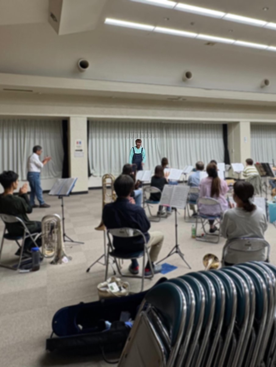 merrymuen's tweet photo. 【昨夜のメリー】
いよいよ定期演奏会まで1ヶ月をきりました😱
宣材物も上がって来てるので
ちょっと宣伝

そして昨夜は定演で司会をしてくださる
奏佑さんとの打ち合わせ、ラジオ番組の取材がありました♪

#吹奏楽
#団員募集中
#撮影タイムは奏佑さんご挨拶タイム

演奏会まで合奏あと5回🗓️ https://t.co/FKAkVUXBfx