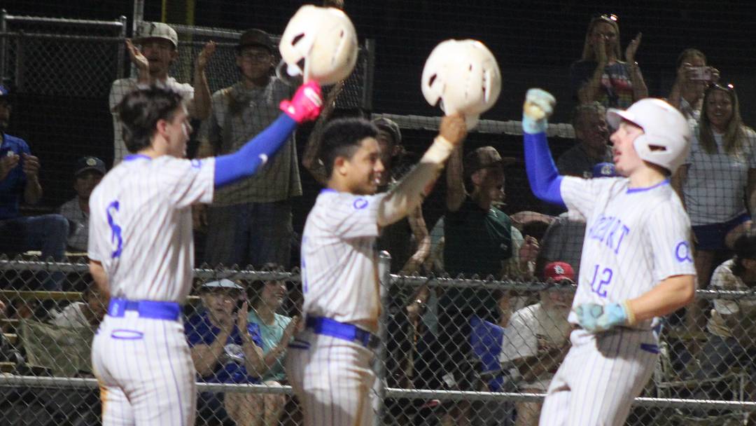 junebugnewyork's tweet photo. @Airport_Eagles 7, @HartsvilleB 3 (Final). The Eagles win the @SCHSL Class 5A Lower State title &amp; tge defending champions will open Best-of-3 state final series at @ACFloraBaseball. Gabe Ingram - 1-3, 2 RBI, Isahia Clemons- 1-4, 2 RBI and Justin Sightler- 3-4. WP - Cash Epps. https://t.co/TCOYWDXwKu