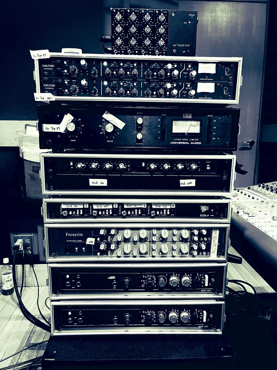 jun_otake's tweet photo. 昨日のドラム収録〜
Neveも良いけどAPIもやっぱ良いなぁ〜 https://t.co/NgDnwSBe3d
