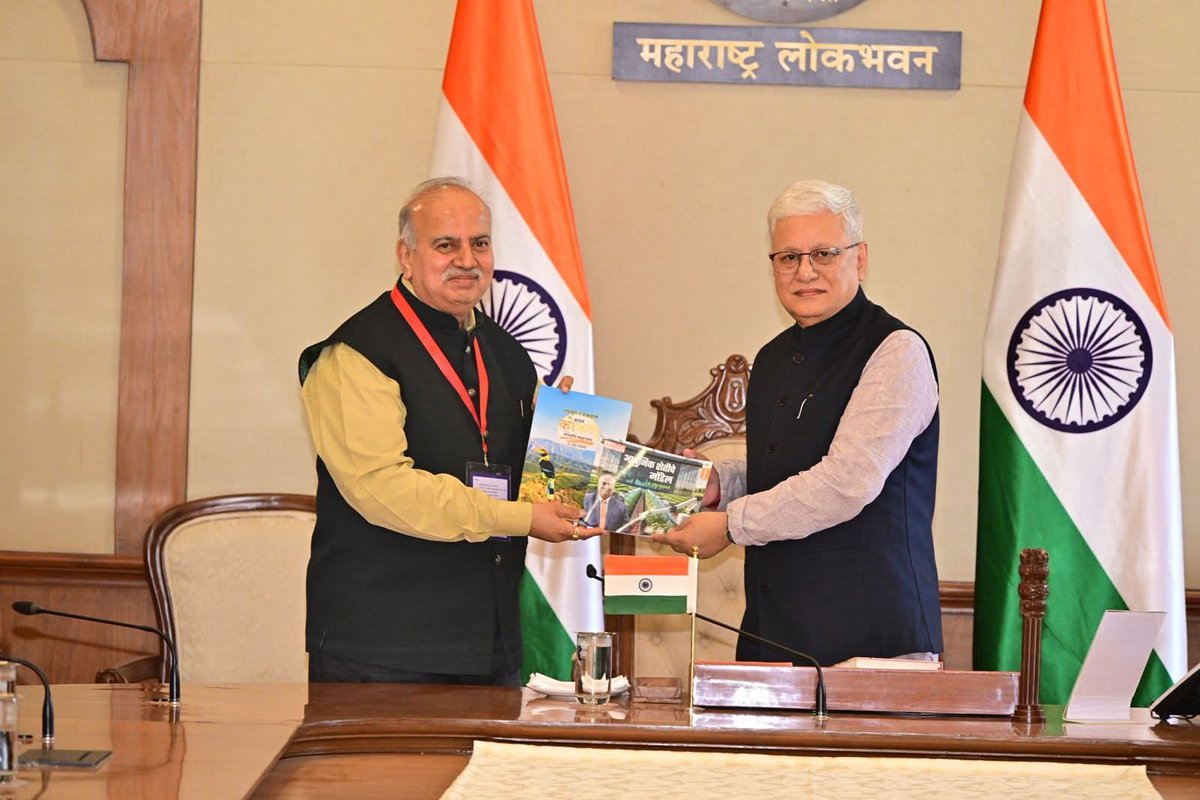 SanatanPrabhat's tweet photo. Books on agriculture authored by Dr. Ravindra Prabhudesai, Managing Director of the ‘Pitambari’ Group, were officially released by Maharashtra Governor @Jishnu_Devvarma at Lok Bhavan, Mumbai! 🇮🇳

“Guidebooks for the new generation!” – Governor

“These books will inspire farmers!” – Dr. Ravindra Prabhudesai

The books focus on modern farming models & Konkan agriculture. 🌱✨