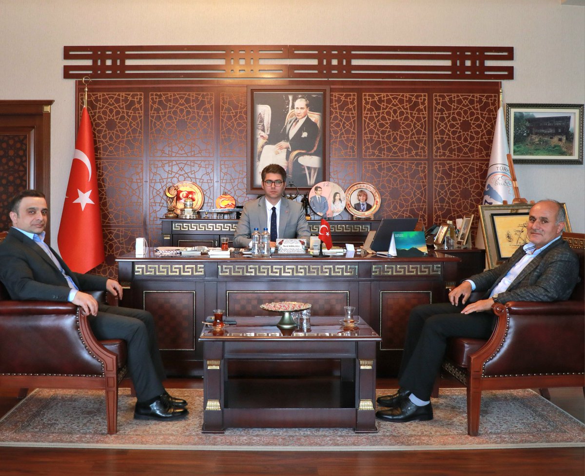 iyilikvakfi's tweet photo. Van - Erciş Kaymakamı Sn. Murat Karaloğlu'na Erciş Merkez ve Köylerde Kurban Bayramı vesilesiyle gerçekleştirdiğimiz yardım çalışmaları hakkında bilgi sunduk. 

Kıymetli Kaymakamımıza, nazik kabulleri, ilgi ve misafirperverlikleri için teşekkür ederiz.

@_cevdetyilmaz
@mustafaciftcitr
@valiozanbalci75
@karaloglu_murat
@rbklndr
@mehmetsofuoglu
@gulsuncocuklard
#türkiye #van #köy #bayram #iyilikvakfı