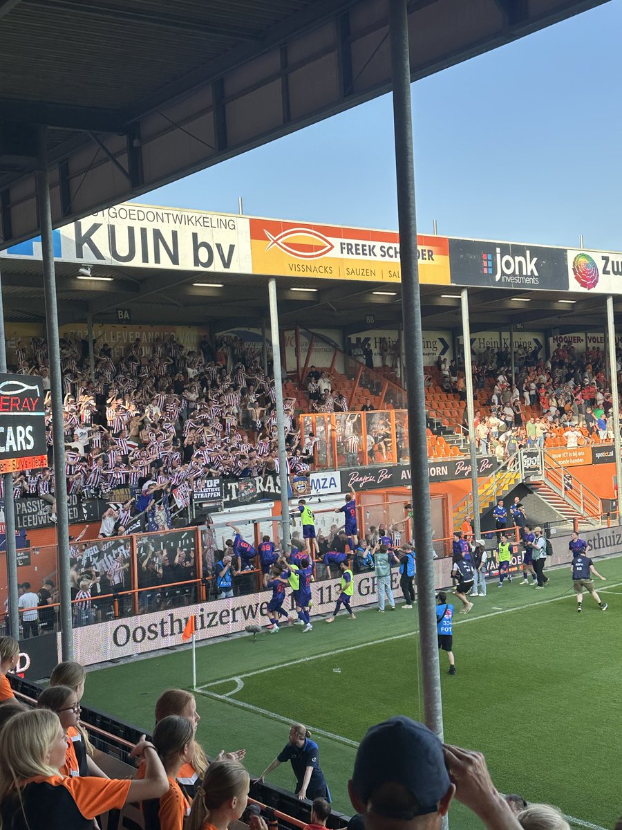 Jannesvd9's tweet photo. FC Volendam - Willem II, een beter resultaat had de Eredivisie niet kunnen wensen op het gebied van supporters. #Groundhoppen #Groundhopping https://t.co/OxGagR4sdS