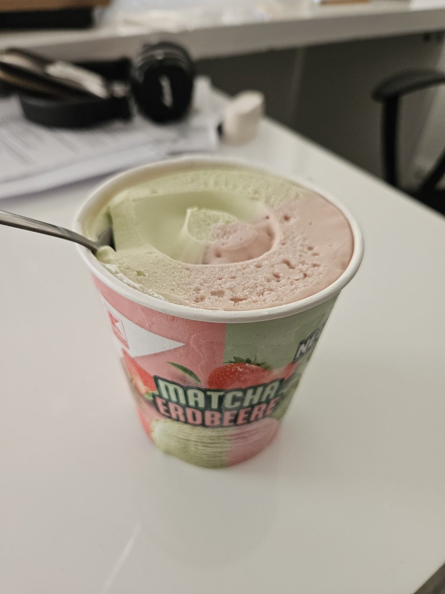 leemoonveil's tweet photo. minsung ice cream https://t.co/a24KtXR6Ry