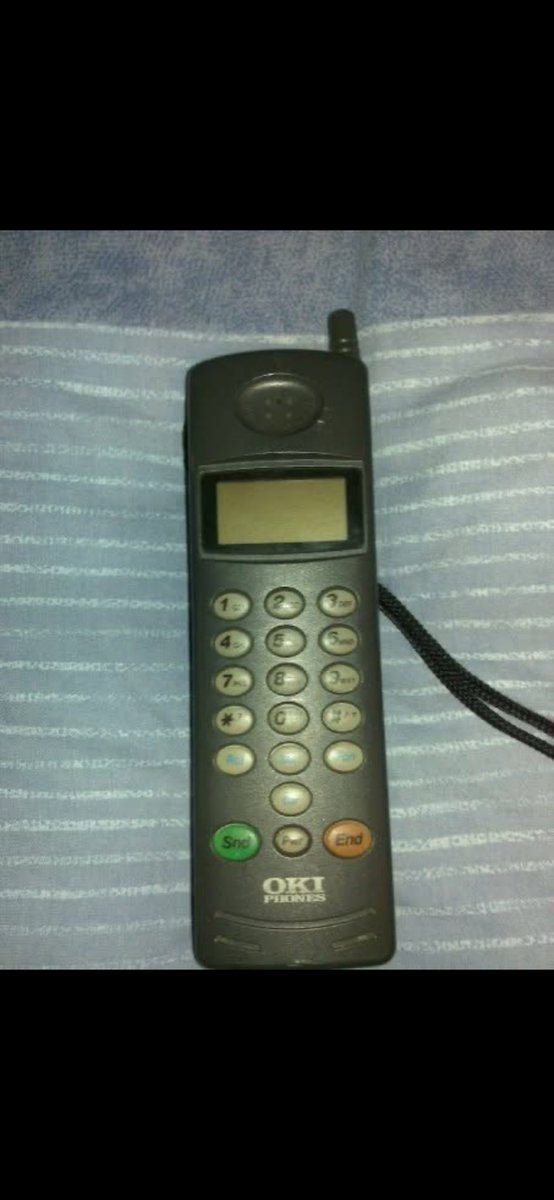 CarlislesDamage's tweet photo. @oneMico Christ. I got my first mobile in 94. Still have the phone in the loft. So that’s nigh on 32 years ago 😳 https://t.co/zsO3X9BHqU