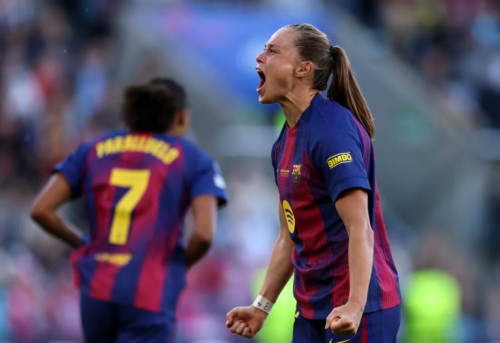 AsifBurhan's tweet photo. With her two goals today, Ewa Pajor has moved into seventh position on the all time list of @UWCL goalscorers with 44 goals ahead of Camille Abily and Kim Little (43). #BAROL #BarçaLyon https://t.co/HrB6L4wf7V