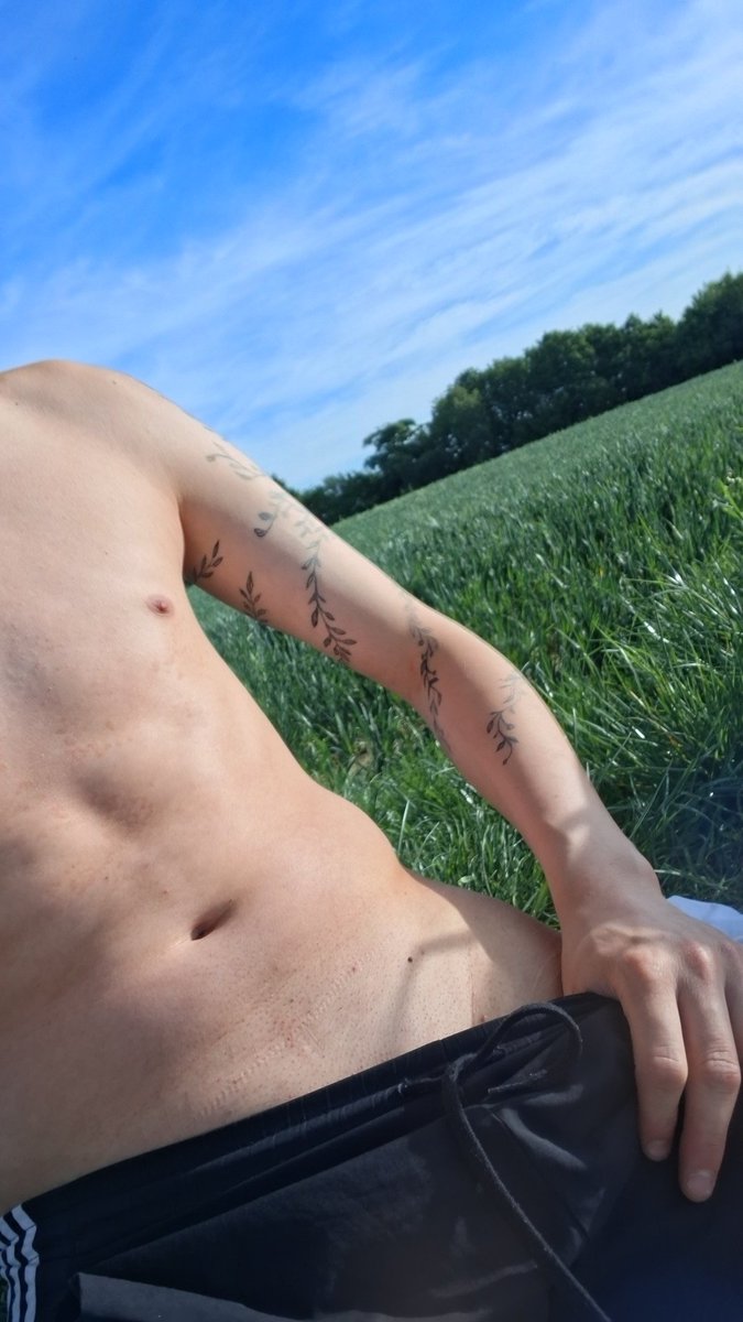 HarryXtwink's tweet photo. 👀 https://t.co/v15GdgXk1K