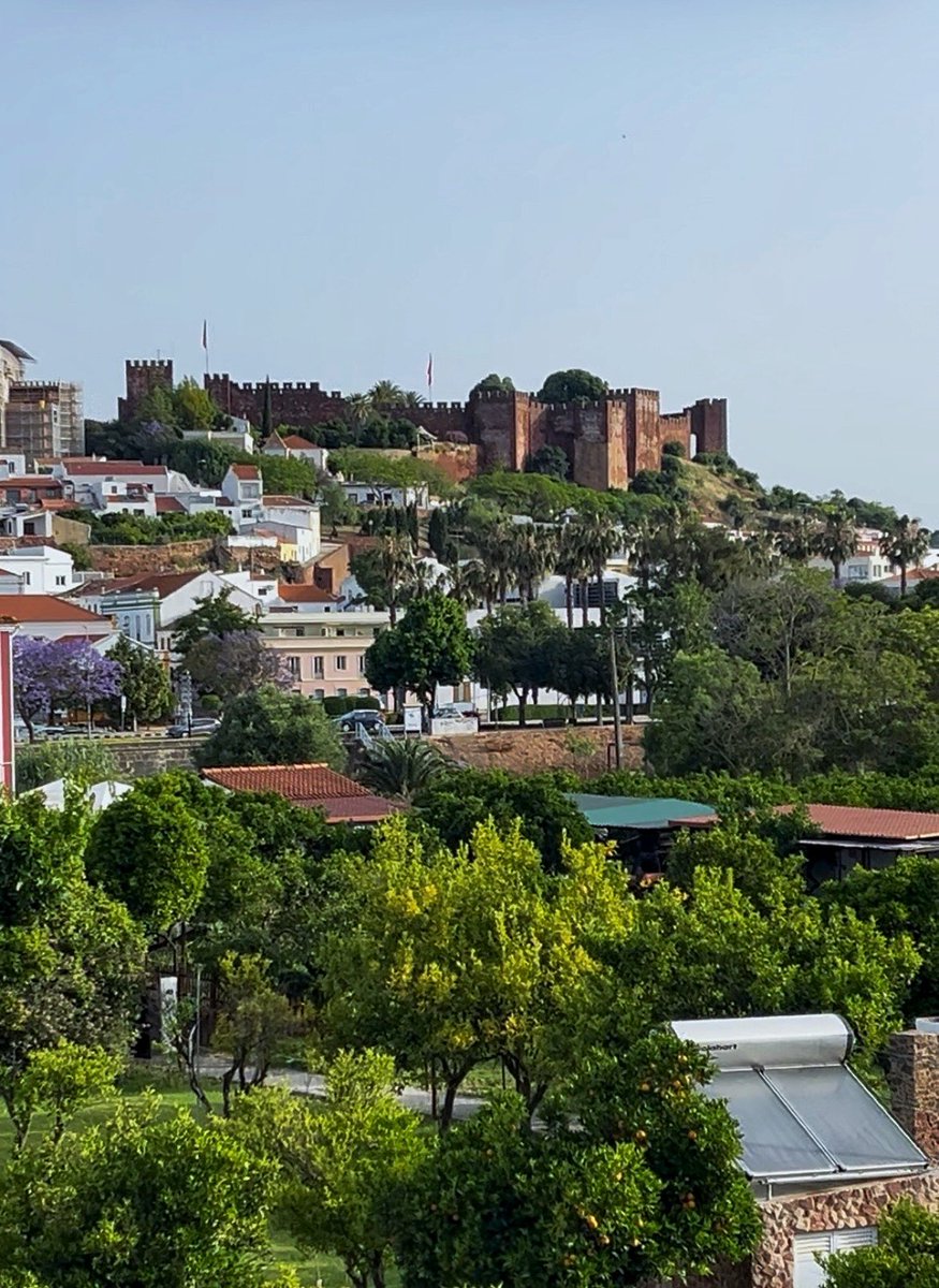 lizzie_hubbard2's tweet photo. The castle on the hill in #Silves West #Algarve #Portugal #Portuguesa 🇵🇹
#VisitAlgarve #VisitPortugal
#BestOfPortugal #myphotos 📸 #weekendvibe https://t.co/uoY7DK6zKC