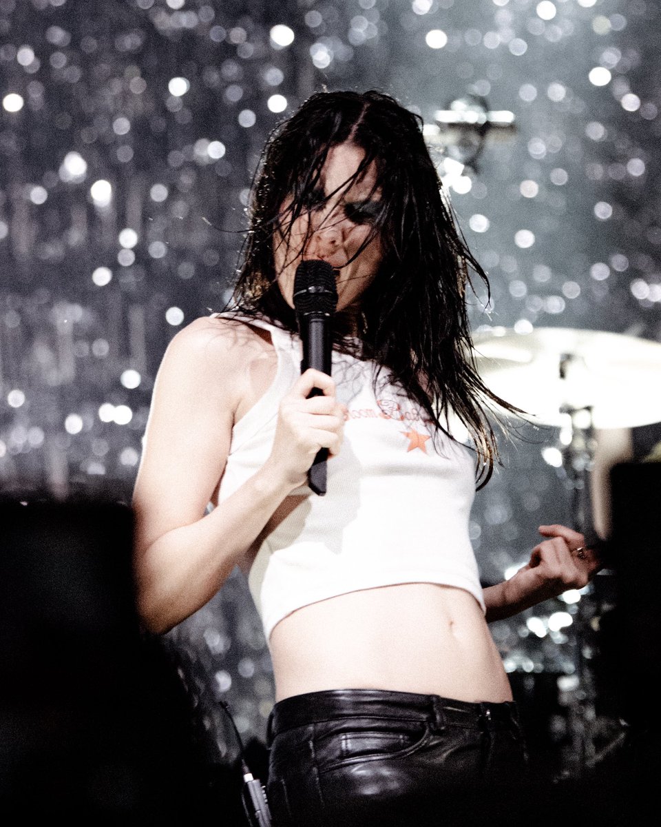 pysalles_'s tweet photo. Wolf Alice foi facílimo de fotografar já que tudo é lindo inclusive a gata da Ellie

Fotos minhas para a @Moodgate_ https://t.co/zatFEwYp1K