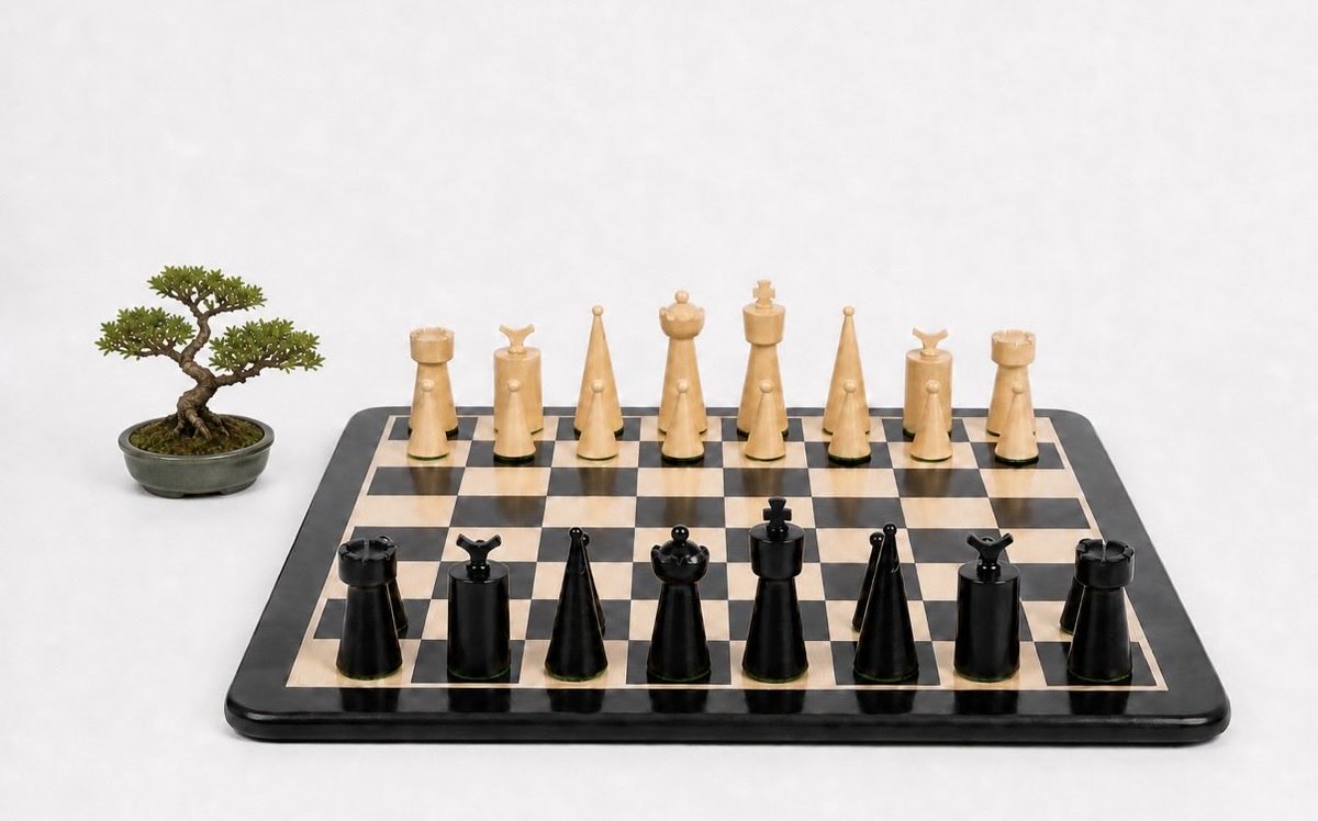 attack_chess's tweet photo. رقعة شطرنج خشبية من خشب الأبنوس مع قطع شطرنج ثقيلة الوزن من طراز آرت ديكو تعود إلى أربعينيات القرن العشرين
للطلب/ https://t.co/2hPWJn2wiQ https://t.co/i38auv6VH4