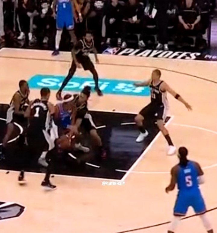haterdogreen's tweet photo. "O time do OKC pontua muito, não precisa do Shai para vencer"

Porque será que o time pontua muito... https://t.co/oqcX9hDSZu
