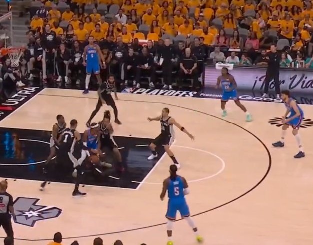 haterdogreen's tweet photo. "O time do OKC pontua muito, não precisa do Shai para vencer"

Porque será que o time pontua muito... https://t.co/oqcX9hDSZu