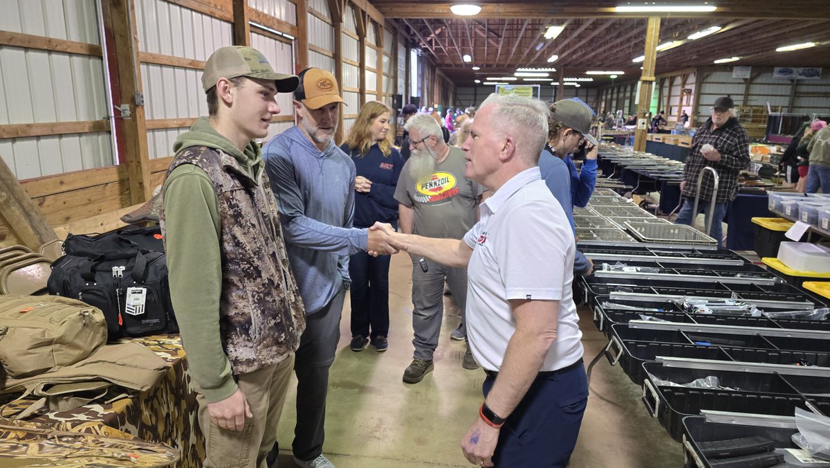 Mike_Cox's tweet photo. In Harrison and Clare County talking 2A and cost of living. As governor I will slash the size of government and fight big energy, big insurance and big Pharma - stuff I did as Attorney General - to put more money in your pocket. https://t.co/I5fSDTrMW2