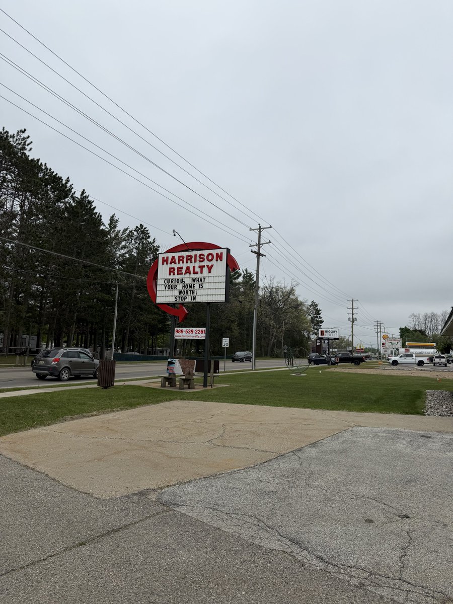 Mike_Cox's tweet photo. In Harrison and Clare County talking 2A and cost of living. As governor I will slash the size of government and fight big energy, big insurance and big Pharma - stuff I did as Attorney General - to put more money in your pocket. https://t.co/I5fSDTrMW2