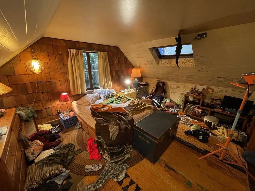schaferarchive's tweet photo. never noticed how similar their rooms are https://t.co/77rPuUkj83