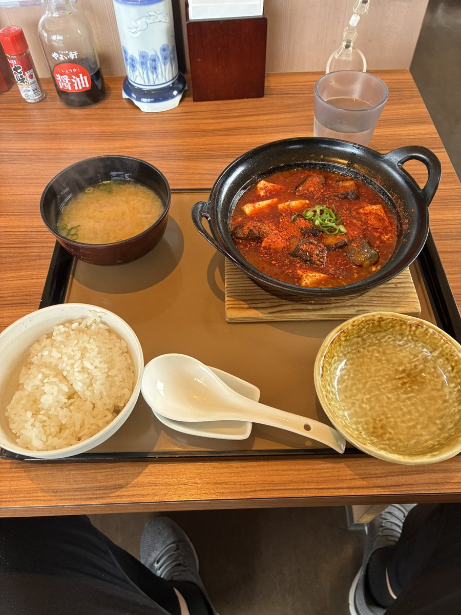 LHykyo's tweet photo. やよい軒。
辛旨、麻婆茄子豆腐🍆。1210円。
ピリ辛を超えた本格的な辛、耐えられない辛さと痺れ、辛い🥵好きな人専用定食みたい。 https://t.co/DqQ3zmJuk1
