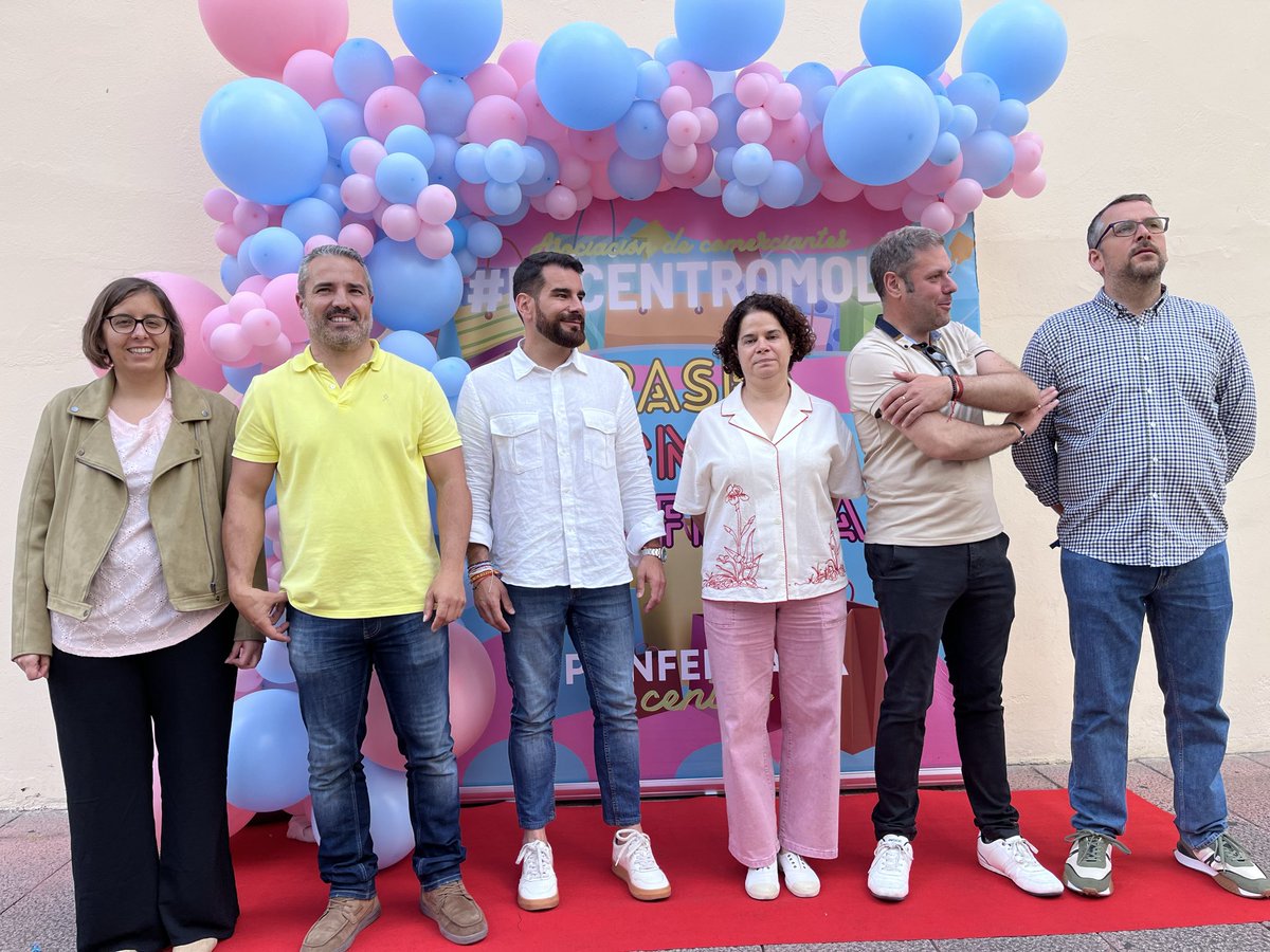 PSOEPonferrada's tweet photo. 🛍️ Las concejalas Judit Lama y Silvia Blanco asistieron hoy al Sábado Mágico de #ElCentroMola, acompañando esta jornada que volvió a llenar de vida el centro de Ponferrada

Música, actividades infantiles, deporte y comercio local para disfrutar de una mañana llena de ambiente https://t.co/fS0l3x4kG8