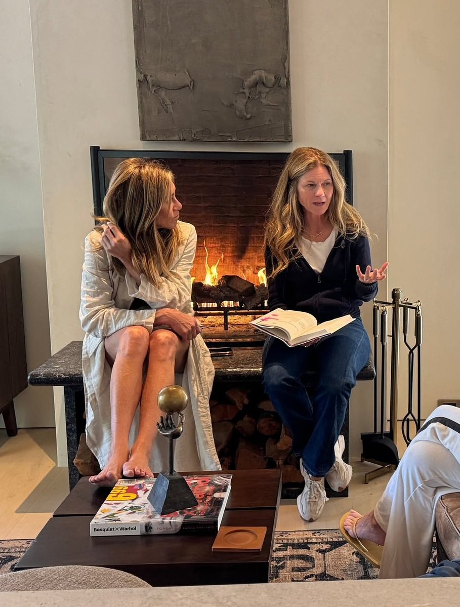Jennifer Joanna Aniston tweet media