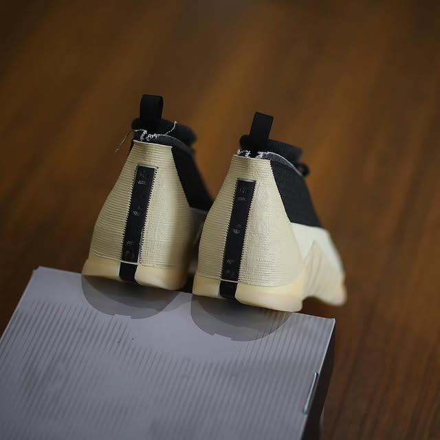 JustFreshKicks's tweet photo. Air Jordan 15 SP "Black/Muslin"

🗓️ June 6th
💰 $255 https://t.co/mbAbMm4l9h