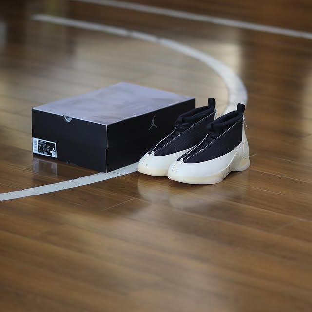 JustFreshKicks's tweet photo. Air Jordan 15 SP "Black/Muslin"

🗓️ June 6th
💰 $255 https://t.co/mbAbMm4l9h