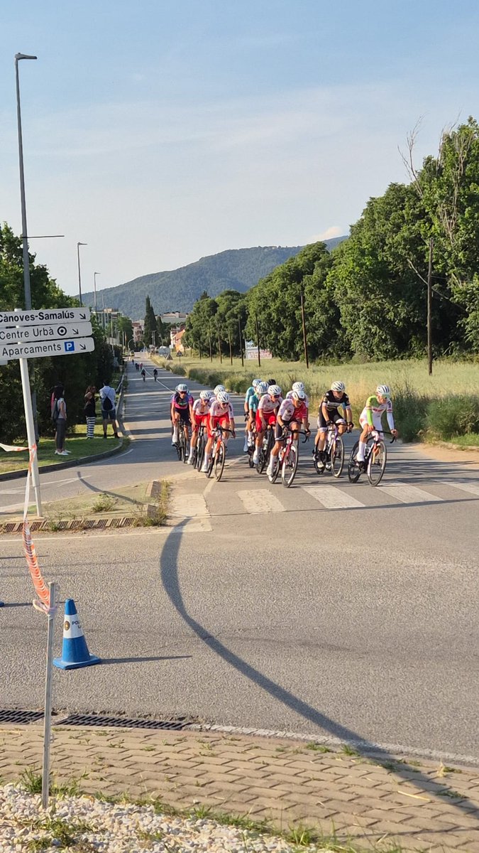 PcLaGarriga's tweet photo. Avui tarda servei preventiu col.laborem amb @PLlagarriga amb 2 voluntaris critèrium memorial Ciclista Josep Segú https://t.co/FhfBIoxCjd