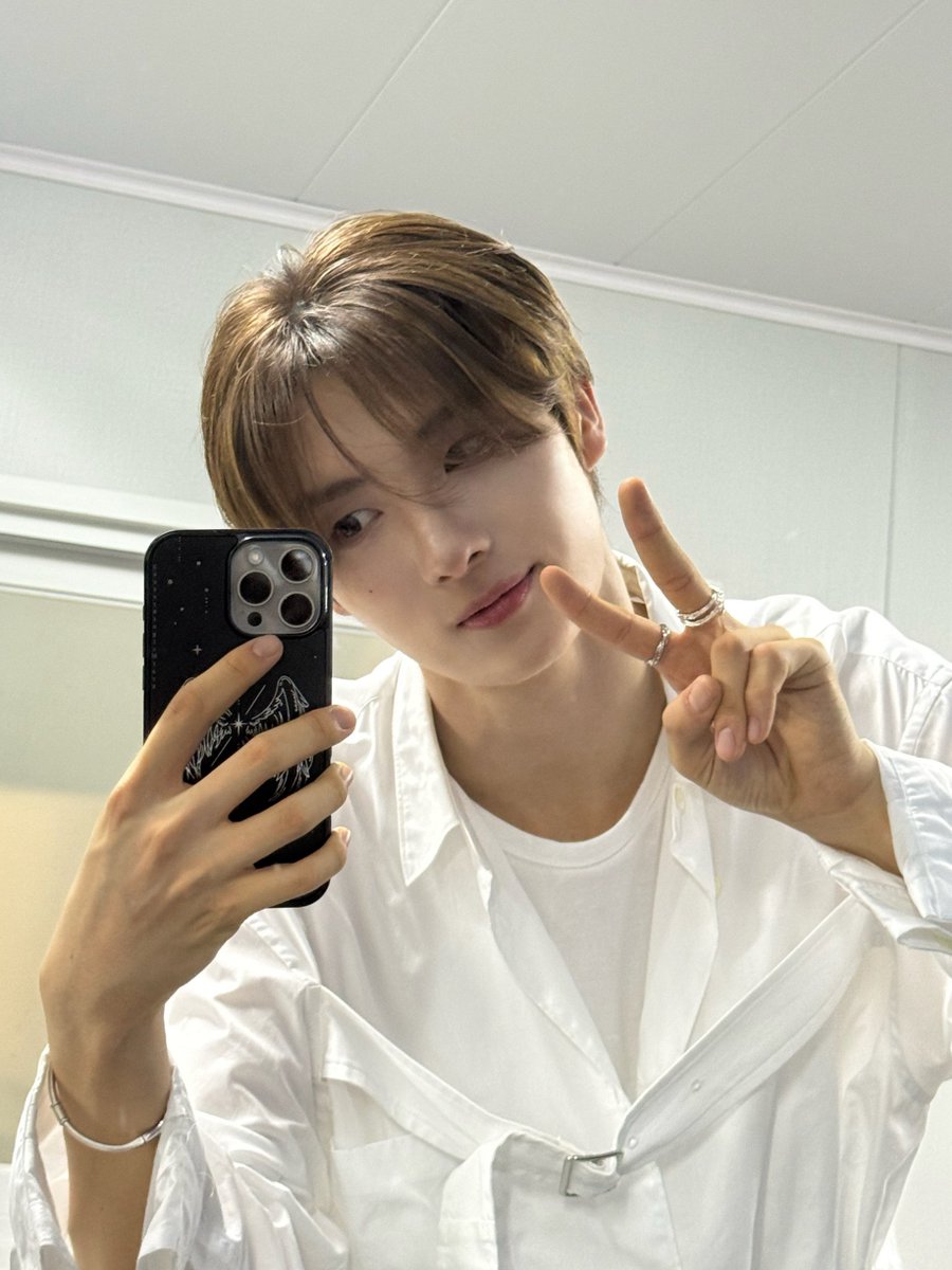 잉이! tweet media