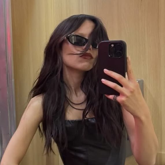 hunterjennaaa's tweet photo. mirror selfies https://t.co/k6L6DjFgMR