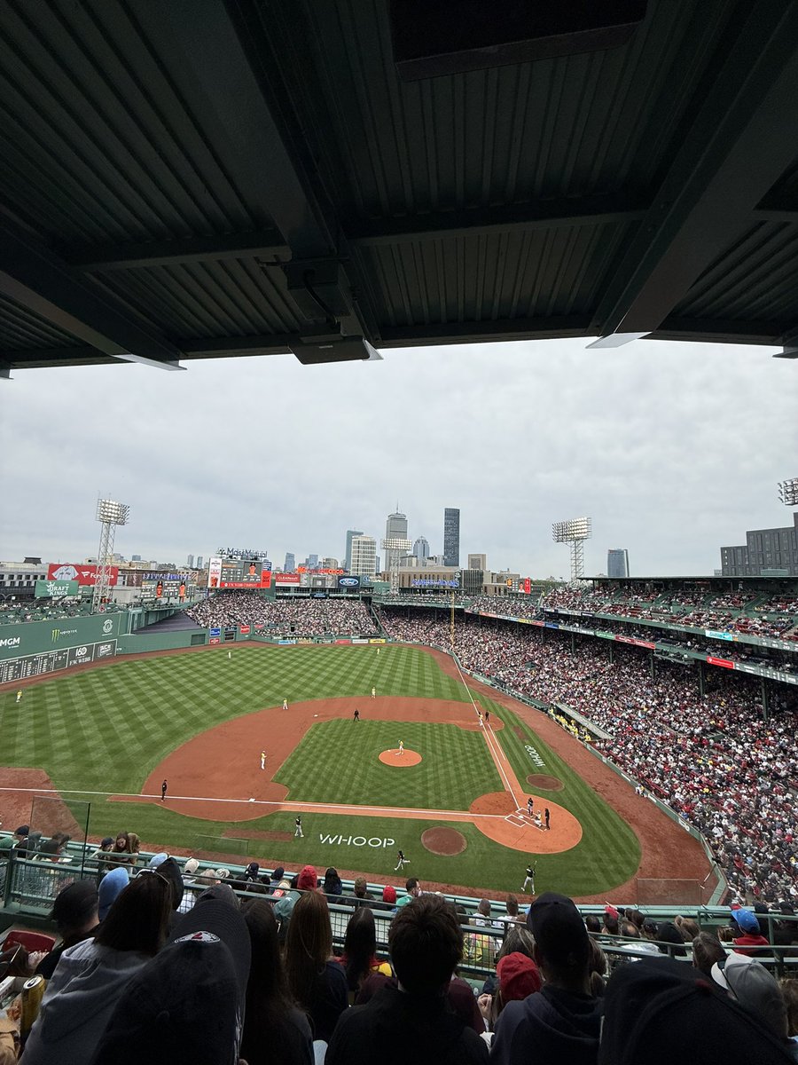 _chubz__'s tweet photo. The Redsox may suck but what a view. https://t.co/tsjBlrle8X