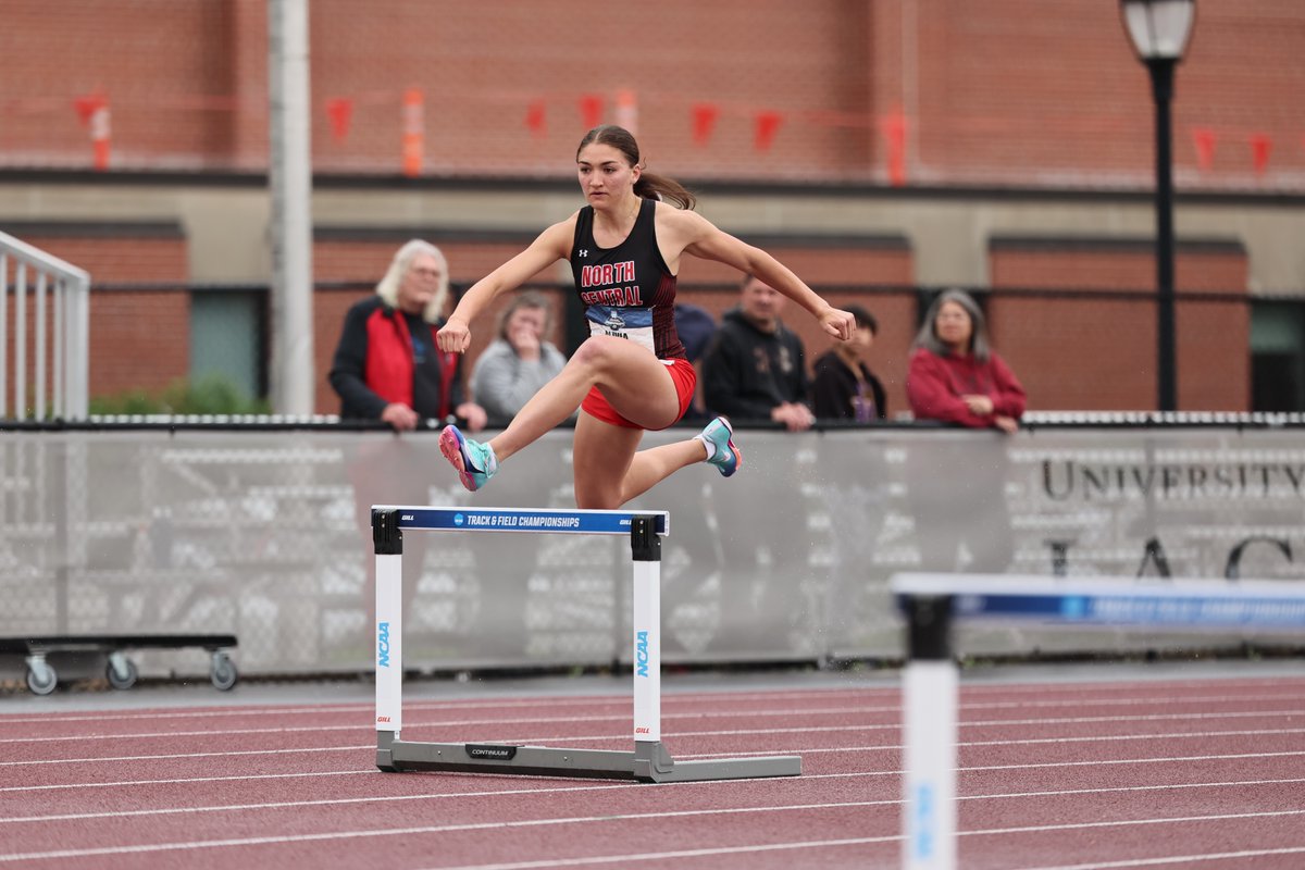 NCC_Athletics's tweet photo. 🏆NATIONAL CHAMPION🏆

Alivia Henkel claimed a dominant 400-meter hurdle win in her NCAA debut! Henkel clocked another personal best of 58.65 seconds in the final for the title!✨

She becomes just the second Cardinal to ever win a 400m hurdle title in program history and her time ranks fifth-fastest in NCAA Division III history!

#WeAreNC | @NCCWomensXCTF