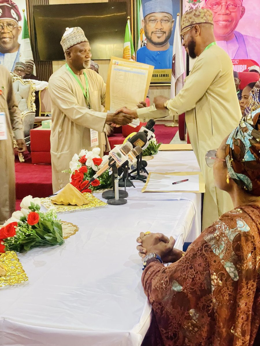 Danmadaminkaura's tweet photo. Today, I joined HE Gov. @daudalawal_ at the Presidential Primary Election Collation Centre in Gusau, where HE @officialABAT recorded 321,621 votes in Zamfara State.

I also had the honour of presenting the KRN LG result alongside the Executive Chairman, Hon. Mannir Haidara.

#SYK https://t.co/ZKa6E92647