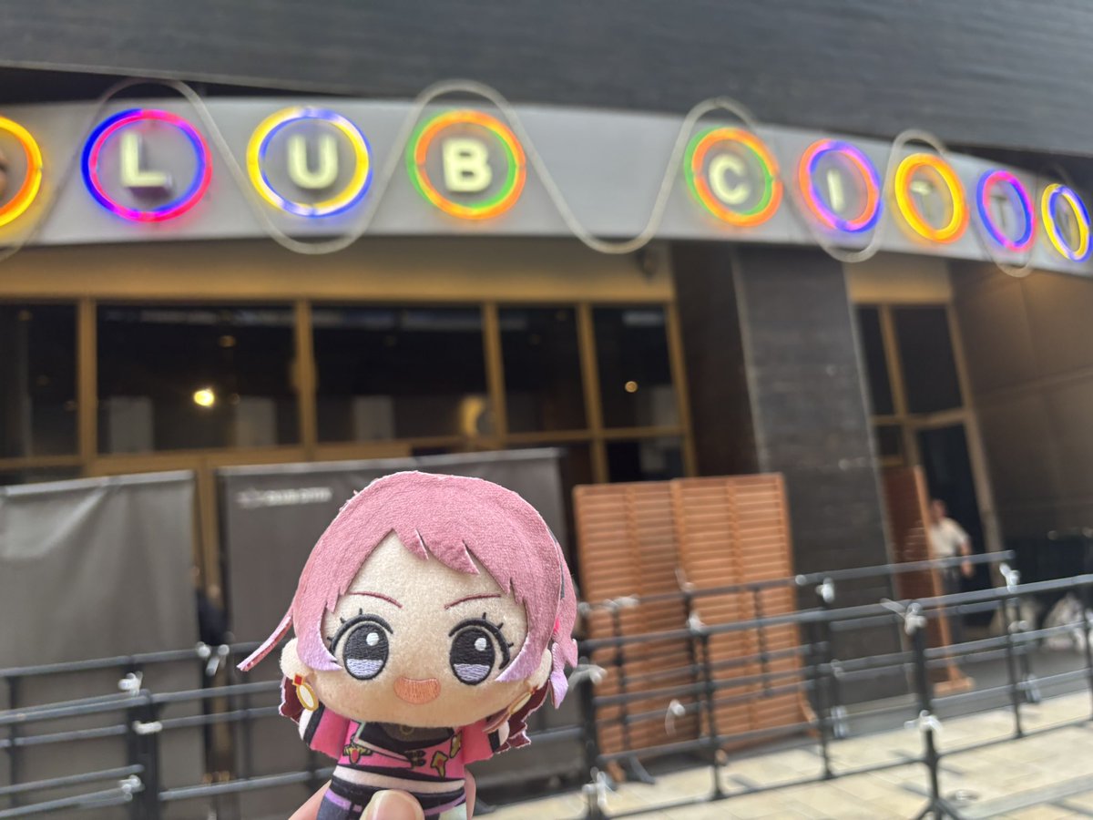 HaMTek_VS's tweet photo. 学マスで最近熱い花海のどれかかかるだろうと一緒にお出かけして来たのに聞き逃したらしい……また来年😇 #Vnoutage2026 https://t.co/HLKm8Bb7vA