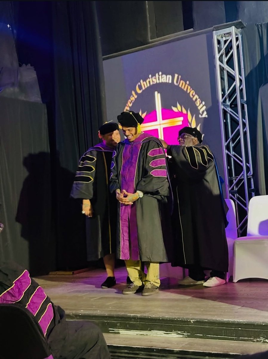 Treajon_Jc's tweet photo. Chris Brown worked and earned a PhD from Harvest Christian University🎓🐐 https://t.co/ulrOYNmYm3