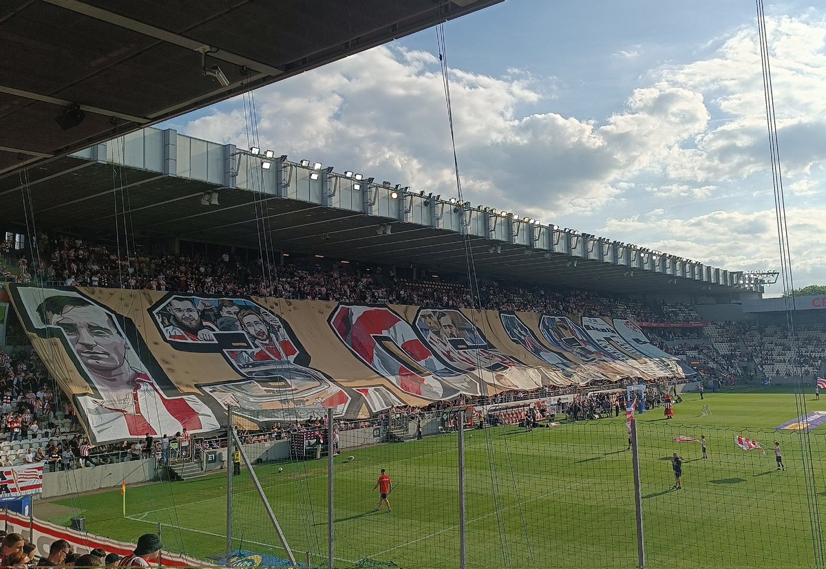 HomiKSC's tweet photo. Bójcie się chamy z ekstraklasy nie spadamy https://t.co/3lJwtWLqty