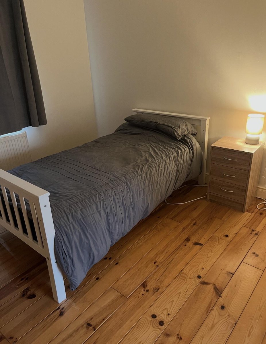 getdigs's tweet photo. Beautiful Double Room to rent in Galway. Available Mon - Fri ONLY  3 bedrooms to rent (  double , single , twin ) high spec … all utilities included in price …access to kitchen , lounge etc.
To contact owner click: https://t.co/wHSBY9ULhZ
Or search  https://t.co/7A7yt6PbrV https://t.co/IdqjC5lfTq
