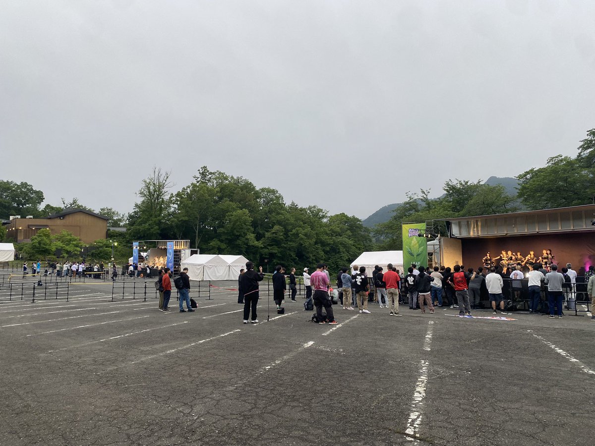 sickspinkicker's tweet photo. 比較的見知ったグループが固まる10〜12時台に間に合わず雰囲気視察くらいのモチベでいたら4年ぶりにGAY STAR (二丁目で1番好きな曲)を回収して優勝できました💯 
明日も参戦される方々は楽しんで〜
#GIRLSGIRLSFESTIVAL #GGF26 https://t.co/vh22aCPRbM