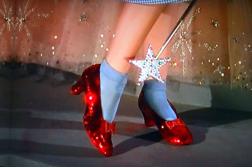 antinousgaygod's tweet photo. 🪷 Don your ruby slippers to help improve your spirits at the #Virgo #FirstQuarter, the "Moon of Melancholy," advises #Antinous priest and certified crystals meditation advisor #MartinCampbell, who says red jasper and rubies are mood boosters: https://t.co/jxD9XvbYx6 🪷 https://t.co/2vkps1ze16