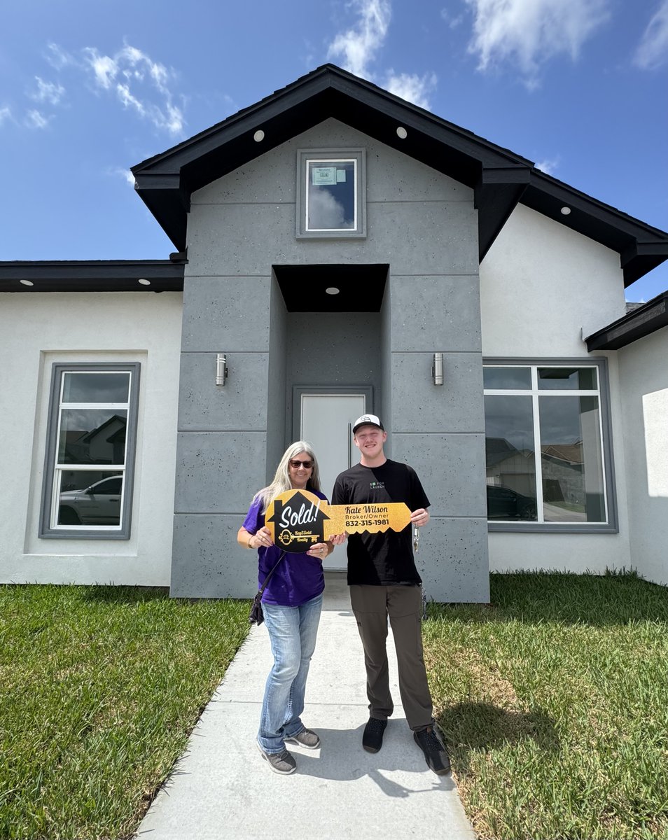 KateSellsSPI's tweet photo. 🔥🔥Closed and Funded!🔥🔥
If you are looking for your perfect home, give me a call! I'm always here for you!
#key2soldrealty #firsttimehomebuyer #homesweethome #buyersagent #southpadre #RGVRealEstate #lagunavista #hometownrealtor #spichamber #happyclients #justsold #Brownsville https://t.co/QjJ69muT8f