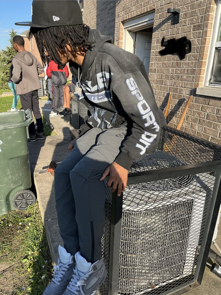 dubbgotdogshit's tweet photo. 5’7 blowing 5.7s ain’t that ironic ❗️ https://t.co/OzDaJ3CJrQ