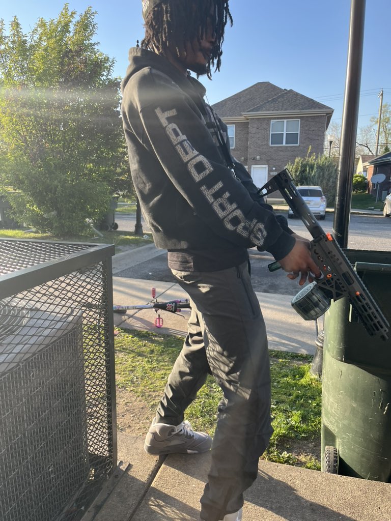 dubbgotdogshit's tweet photo. 5’7 blowing 5.7s ain’t that ironic ❗️ https://t.co/OzDaJ3CJrQ