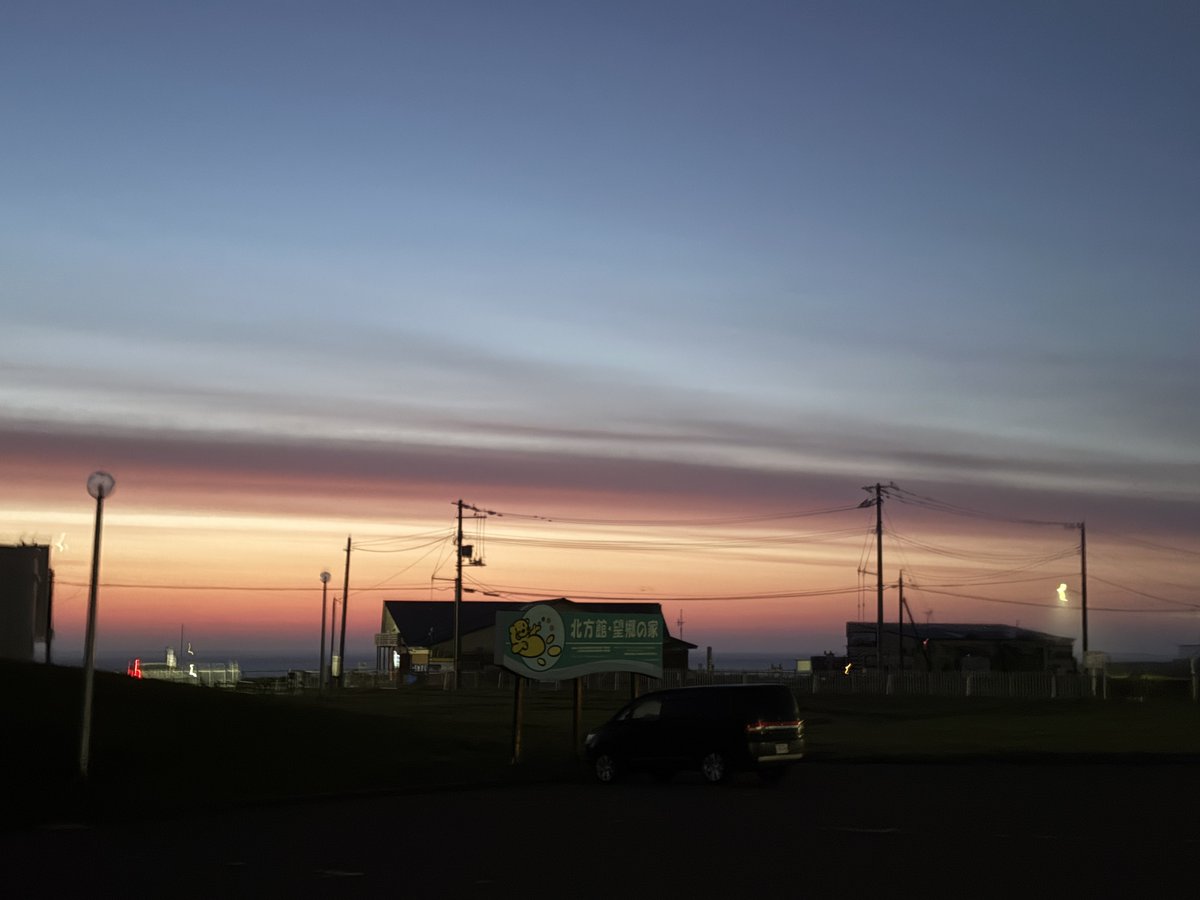 s_a_blacksmith's tweet photo. 根室凄い
この時間でこの空の明るさやで（リアルタイム投稿） https://t.co/G2YN7AMkm7